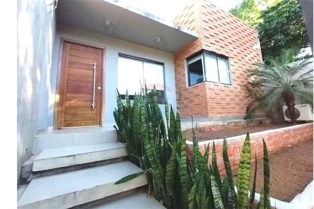 Vende duplex en lambare