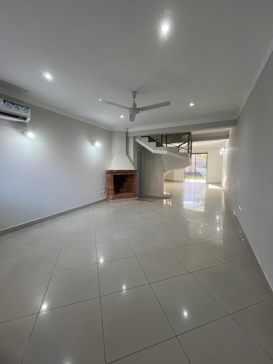 Villa Morra, en alquiler duplex de 4 dormitorios, foto 1