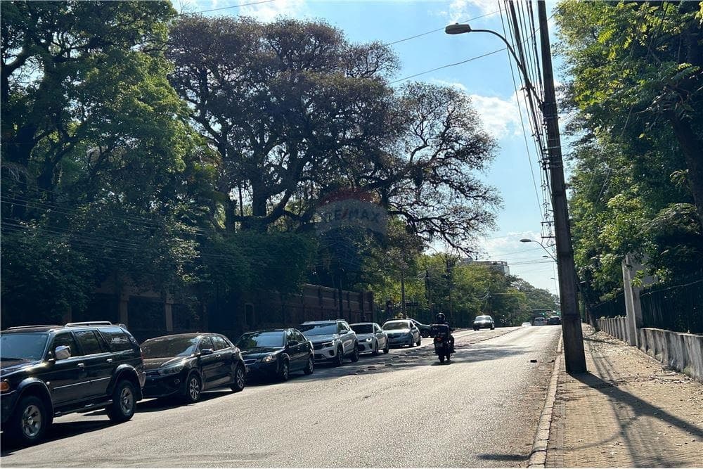 Amplio duplex para consultorios sobre avenida españa — foto 3
