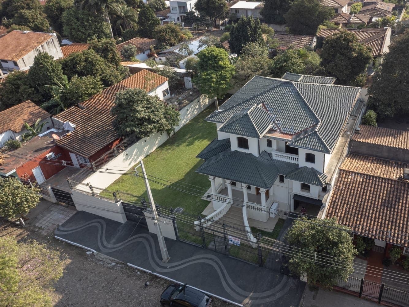 Vendo imponente residencia en Fernando de la Mora