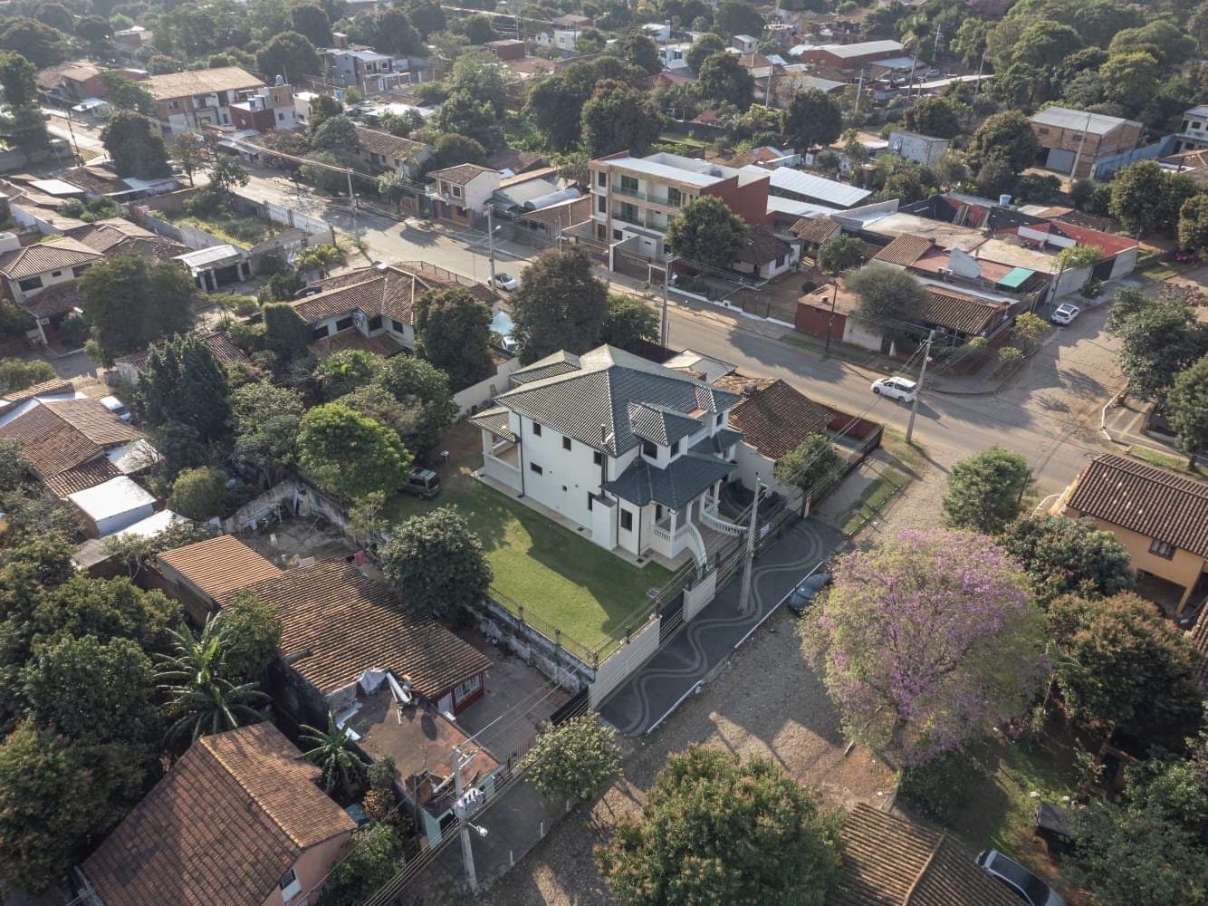 imponente residencia en Fernando de la Mora, foto 4