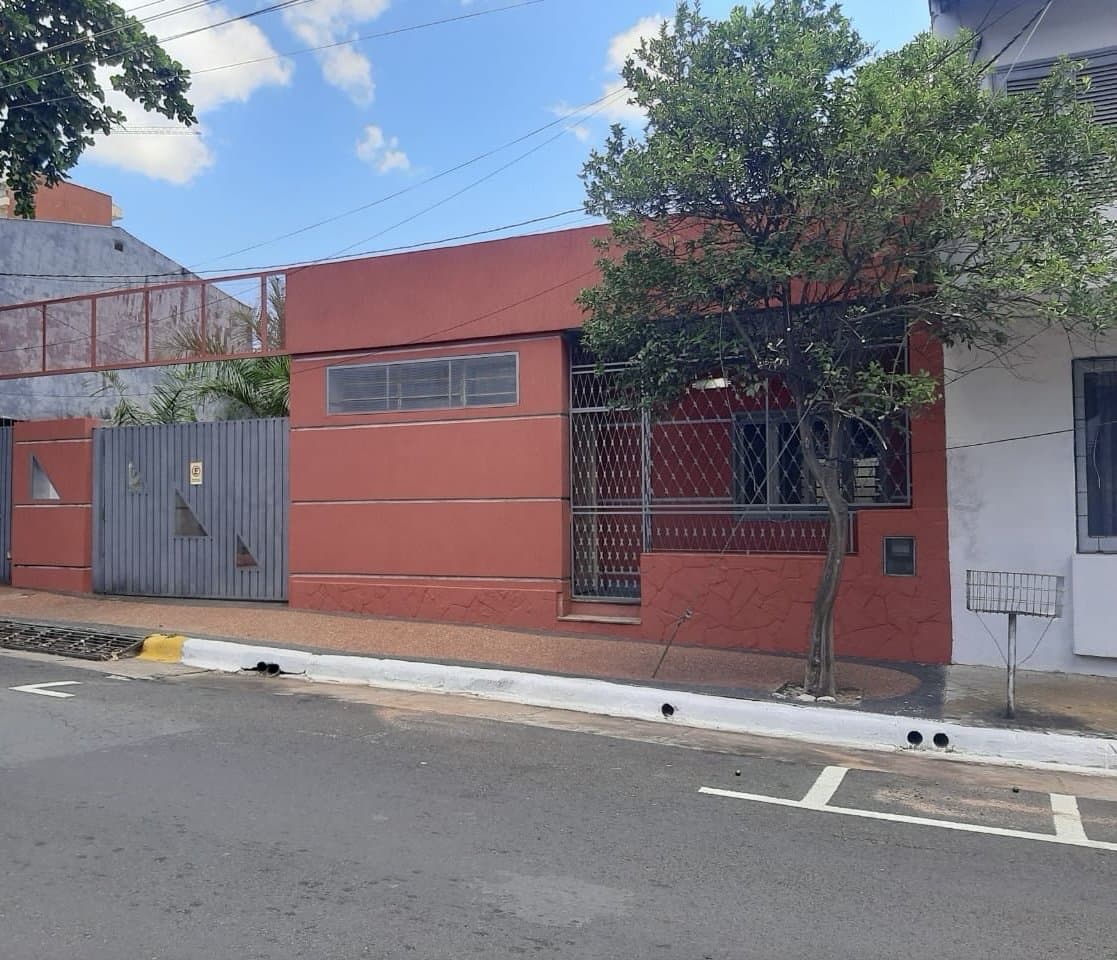 Casa sobre la calle alberdi, foto 1