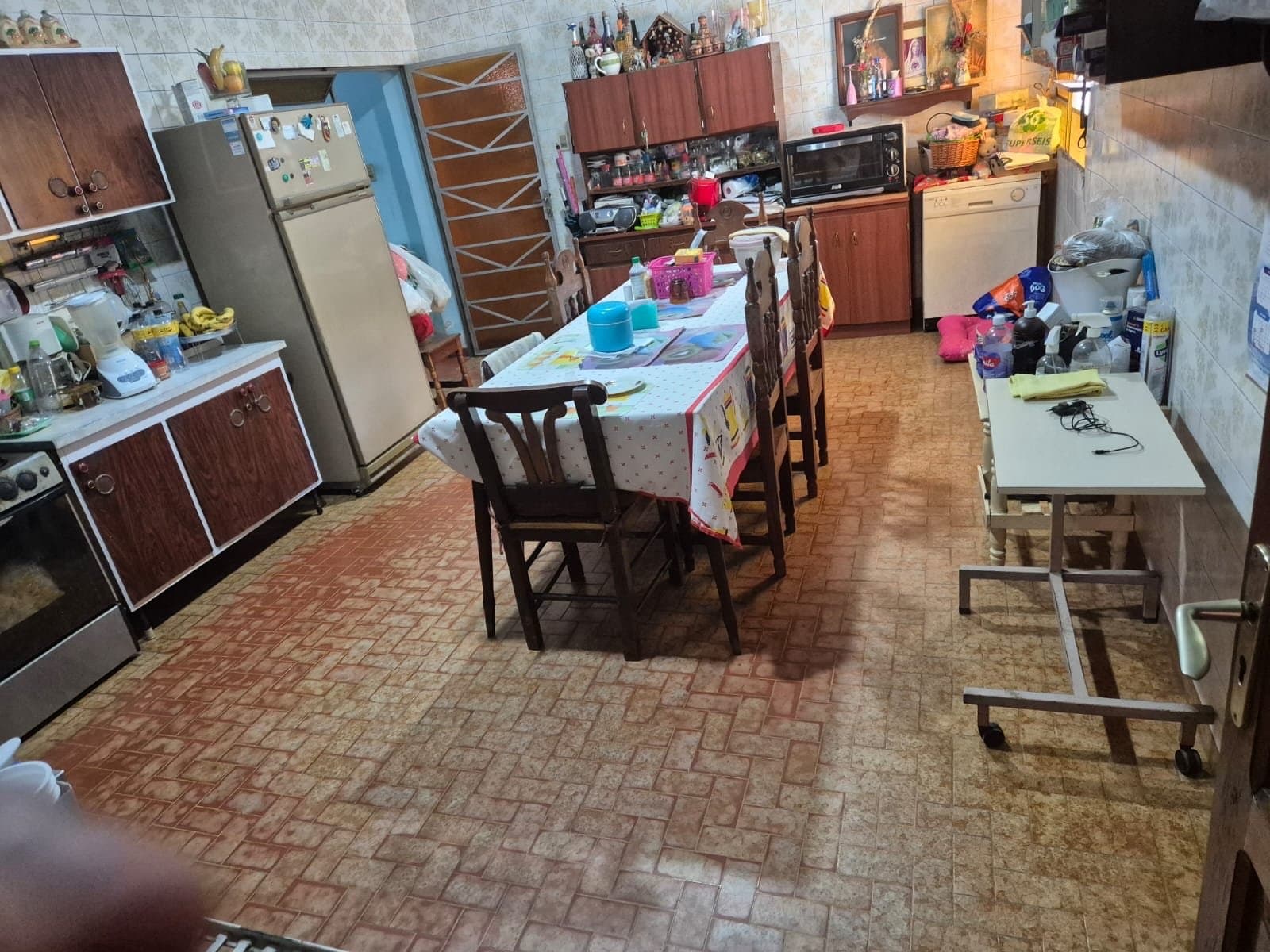 Casa de calle a calle sobre la avenida aviadores del chaco. Casi santísima Trinidad. Barrio san jorge. Especial para inversionistas, foto 3