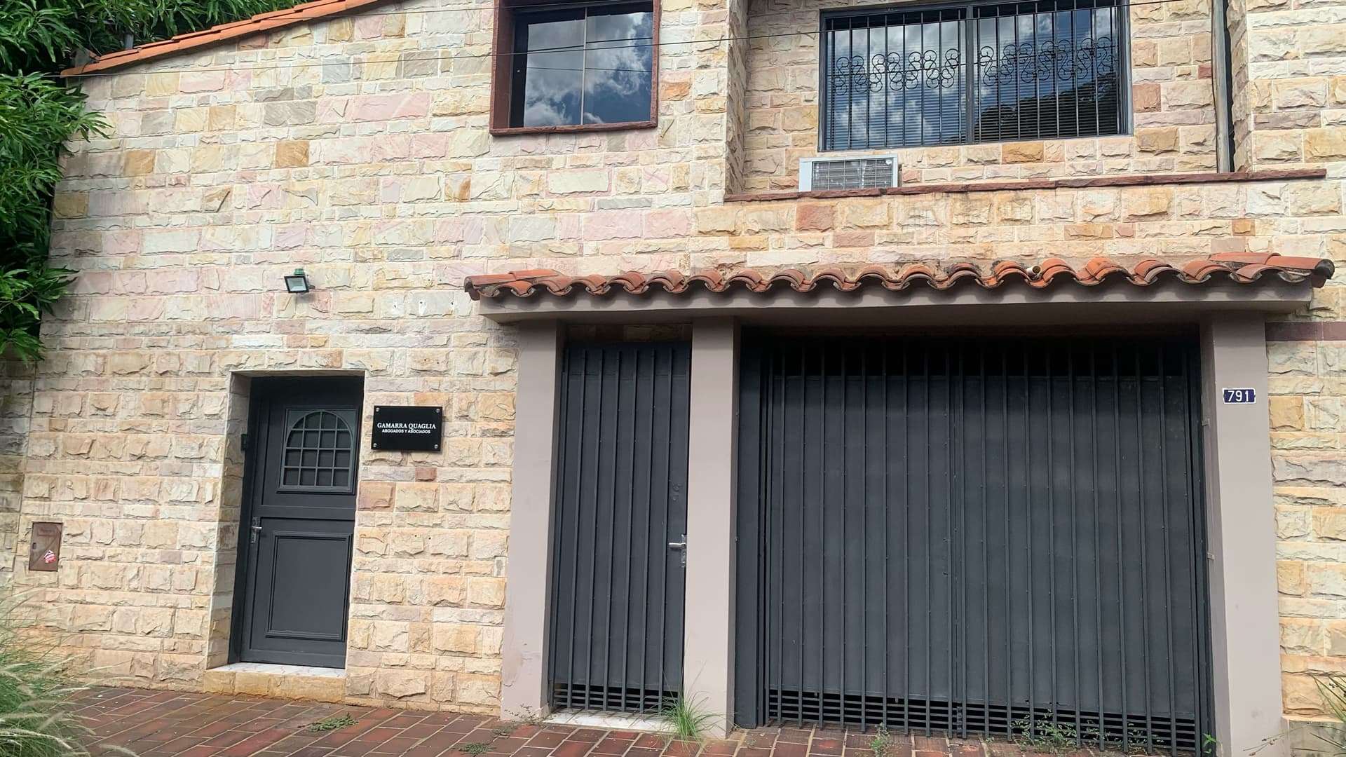 Se alquila oficina de 70 m² completamente refaccionada en Barrio Los Laureles