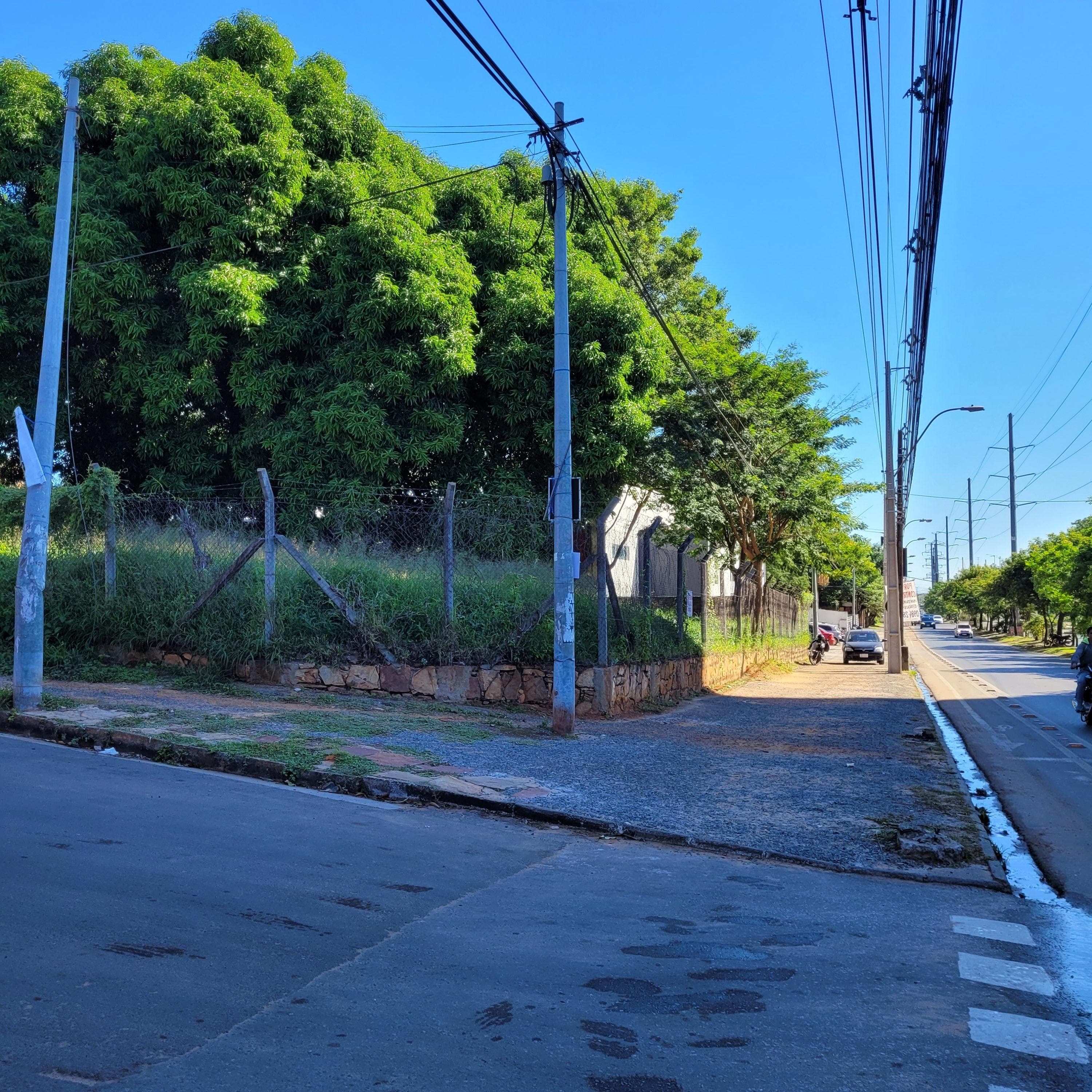 Alquilo o vendo Terreno S/ Avda 1er Pte En Esquina,zona Comercial