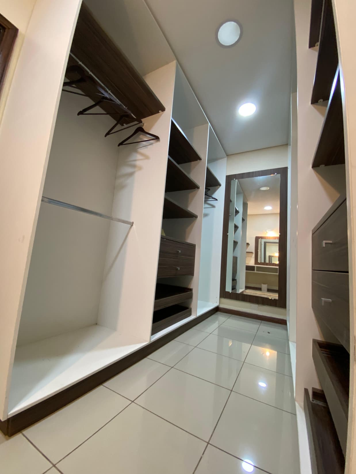 Se vende esta hermosa casa totalmente amoblada en lambare, foto 2