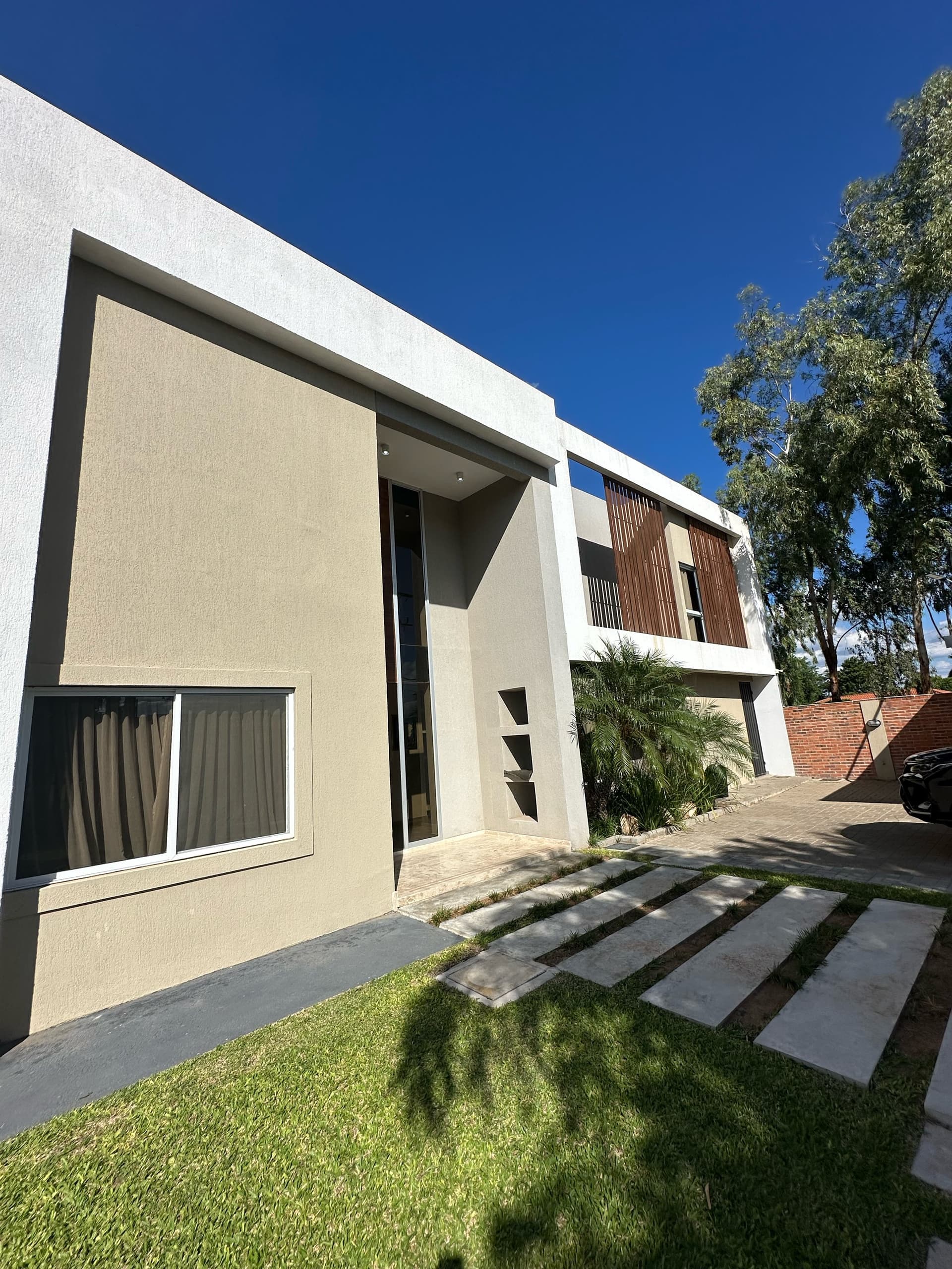 En Venta Magnifica Residencia Minimalista con 2200 m2 de terreno Full Amoblada en Surubii, foto 2
