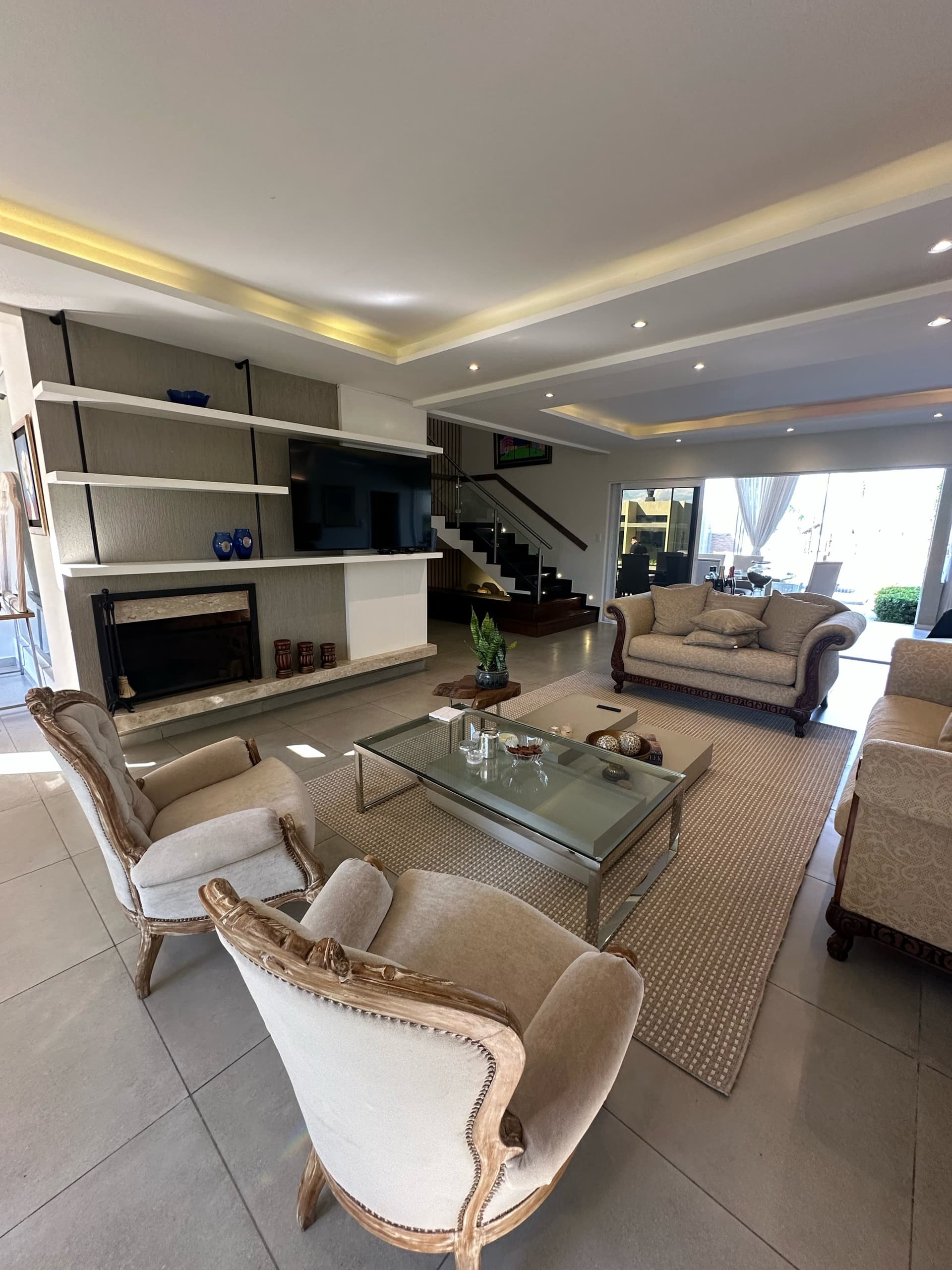 En Venta Magnifica Residencia Minimalista con 2200 m2 de terreno Full Amoblada en Surubii, foto 3