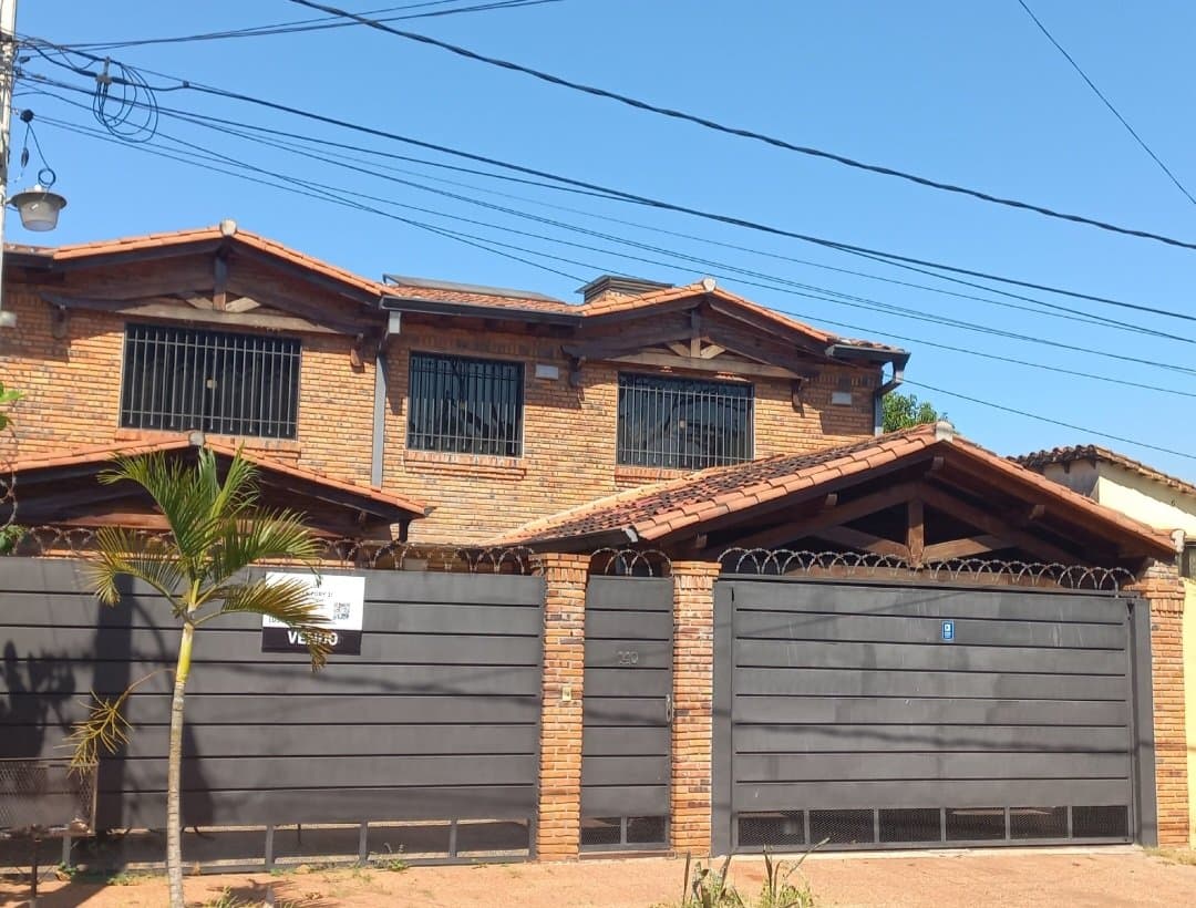 Casa En Lambaré Con Ubicación Estratégica A Minutos De Asunción