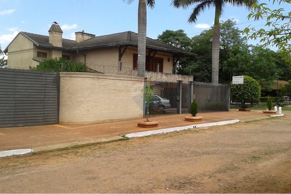 casa con piscina en San Lorenzo barrio San Luis, foto 2
