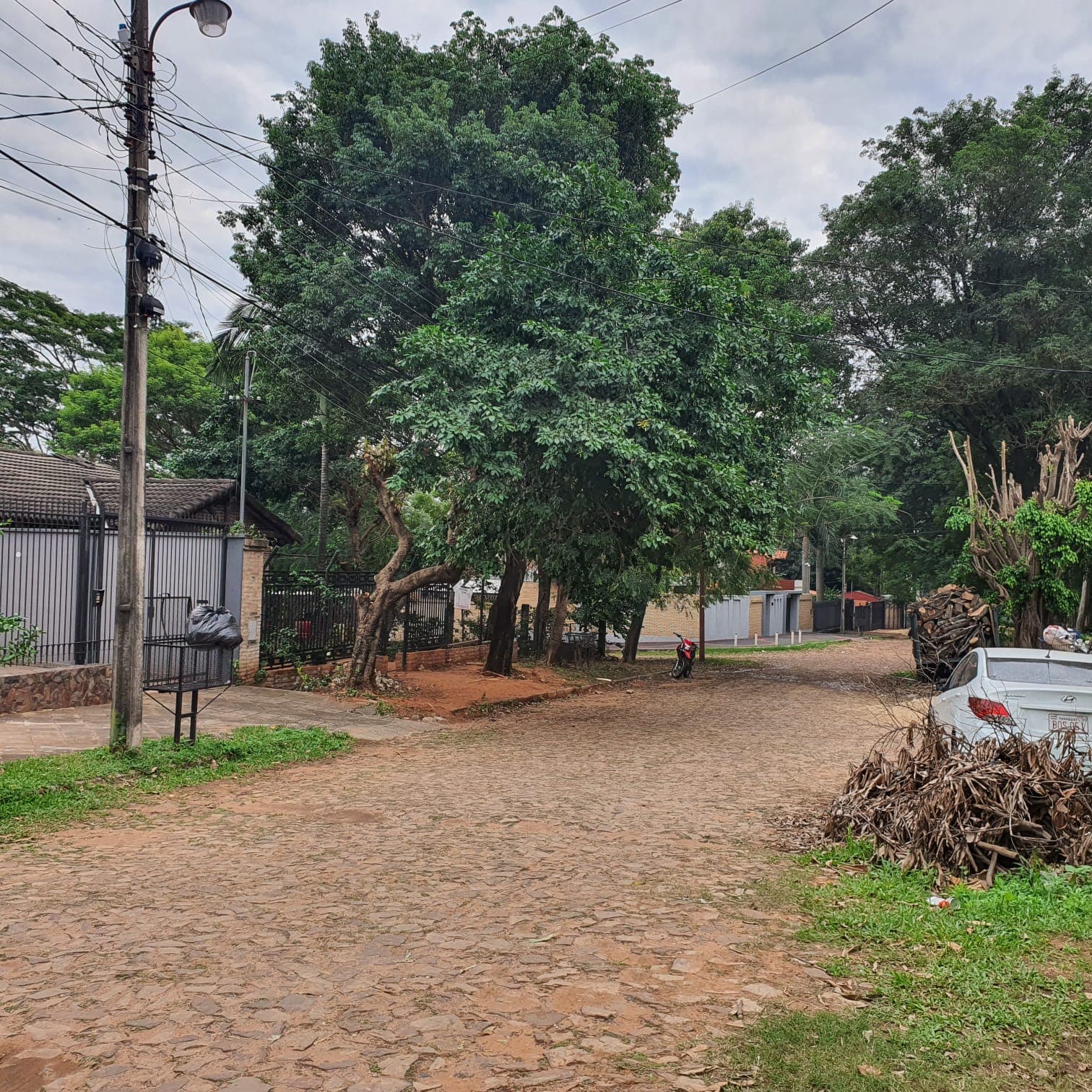 Terreno Con Construcción Con Excelente Ubicación Barrio Sol de América