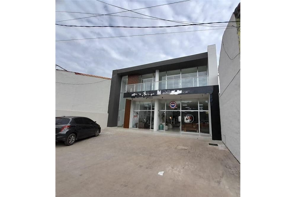 Alquilo amplio local comercial sobre julio correa