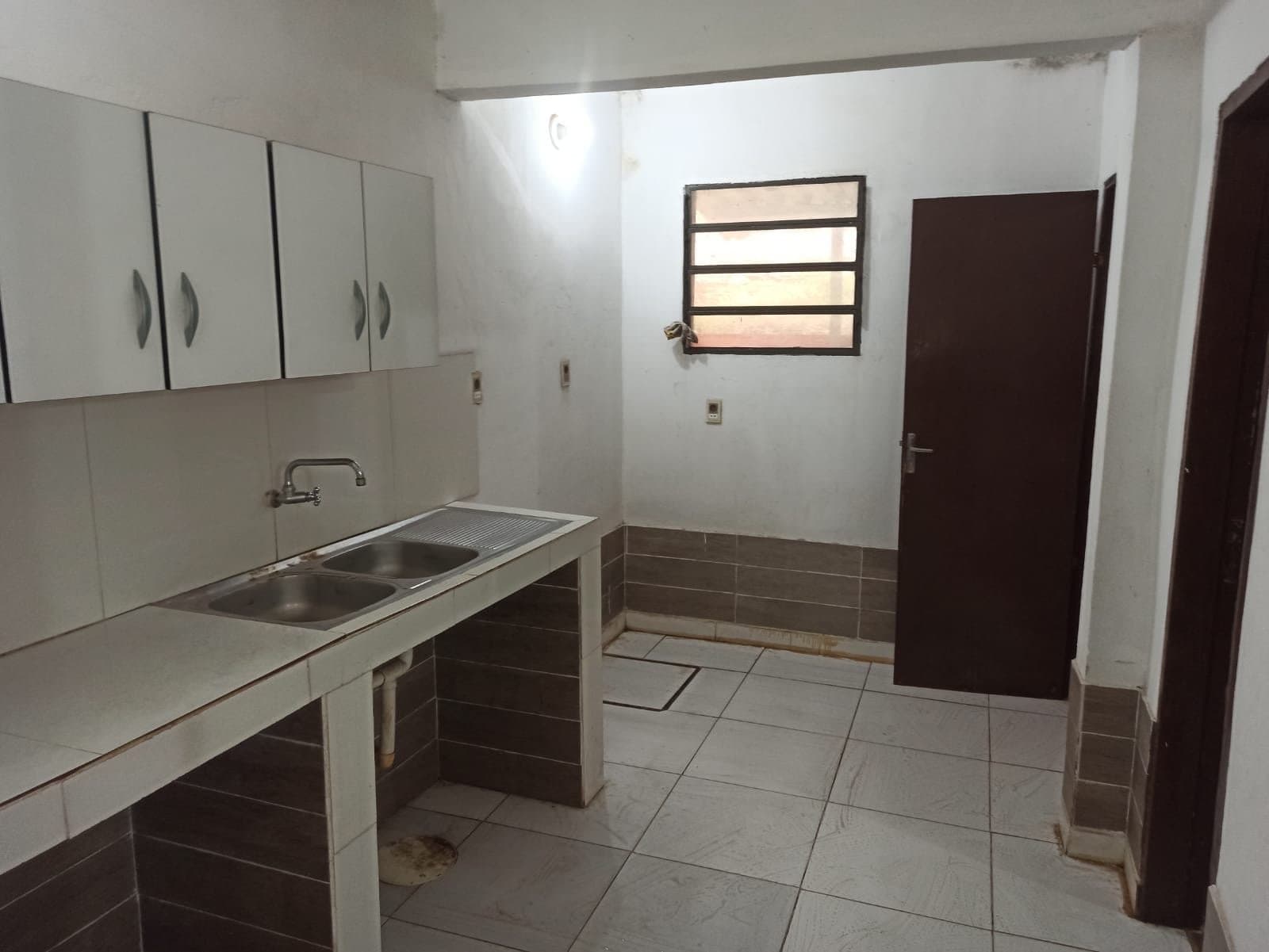 Casa En Oferta En Sajonia De Dos Pisos Zona Palacio De Justicia, foto 3