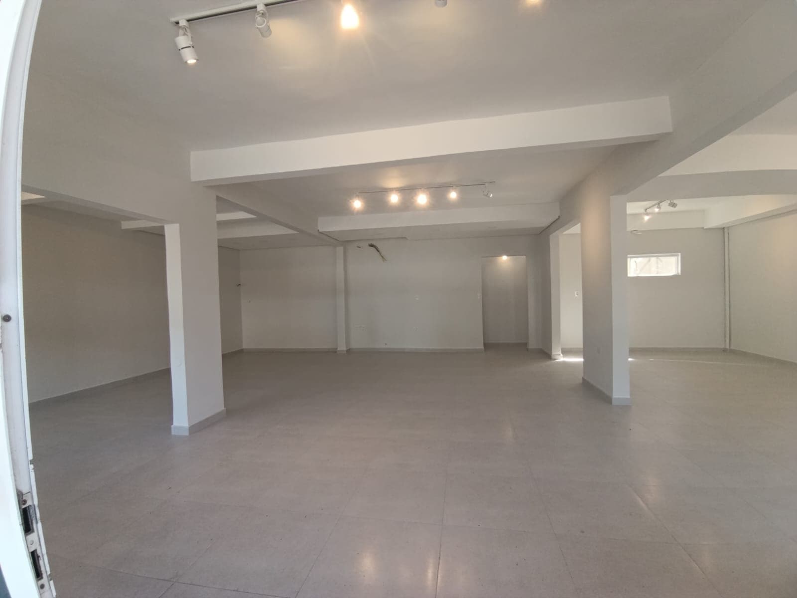 De Salón Comercial U Oficina – Fernando de la Mora Zona Sur — foto 5