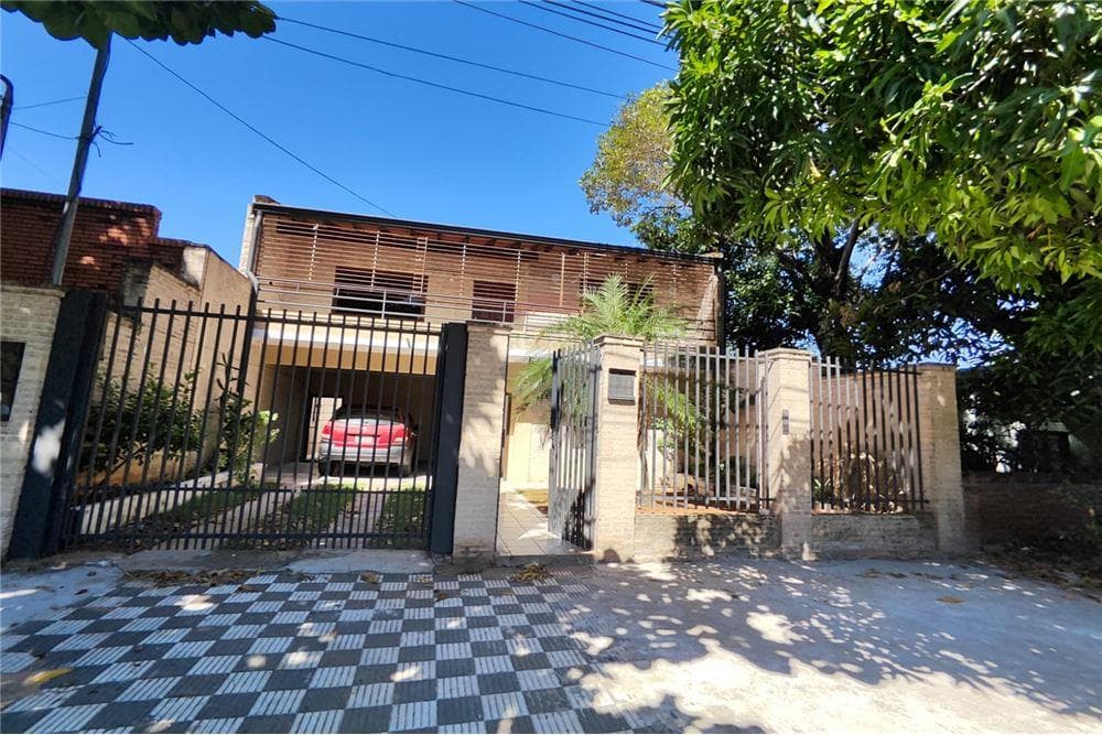 Casa de dos plantas sobre 21 proyectadas — foto principal