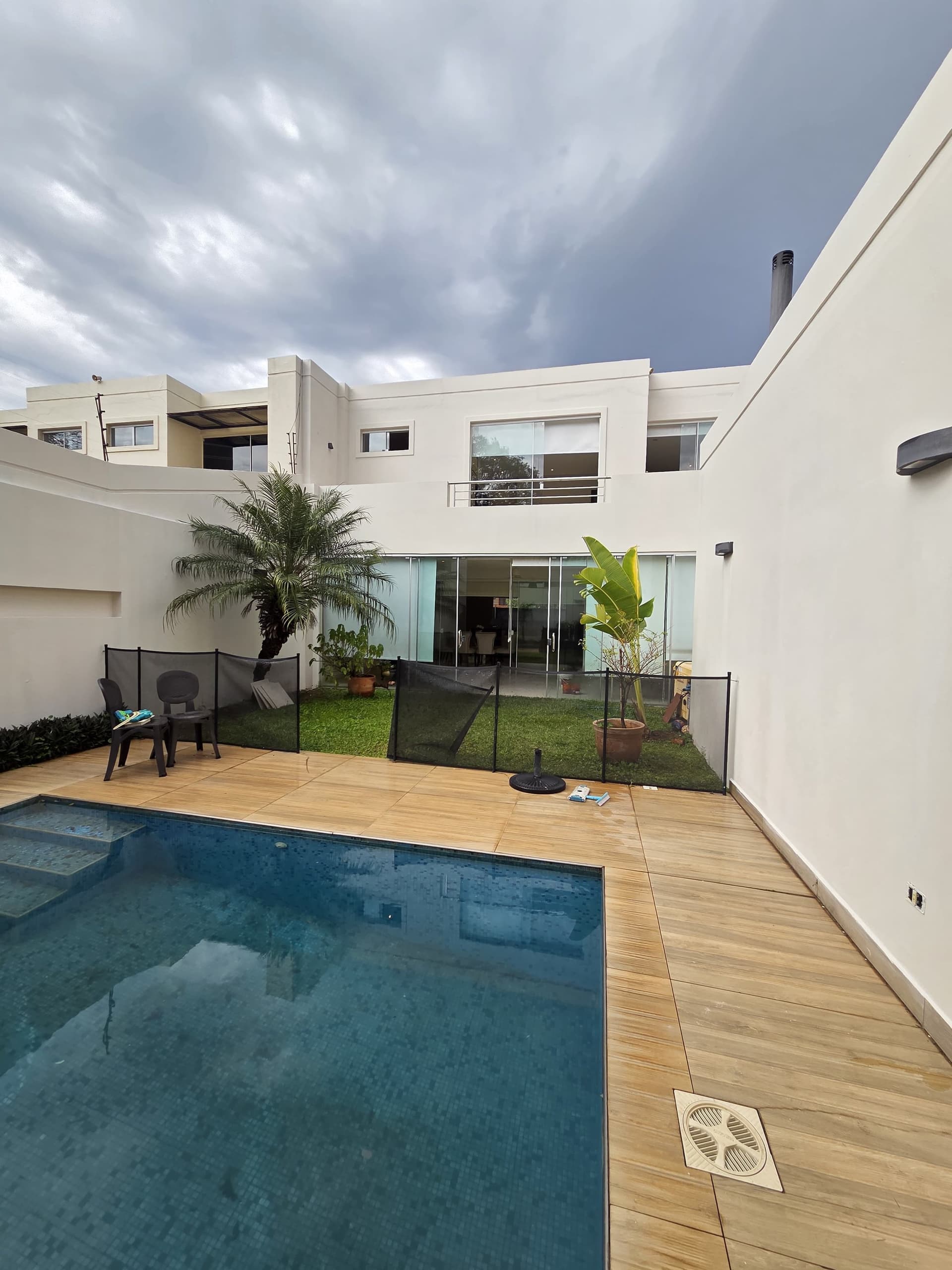 Alquilo Hermosa Casa Pareada con 3 suites, En Bo.mburucuya