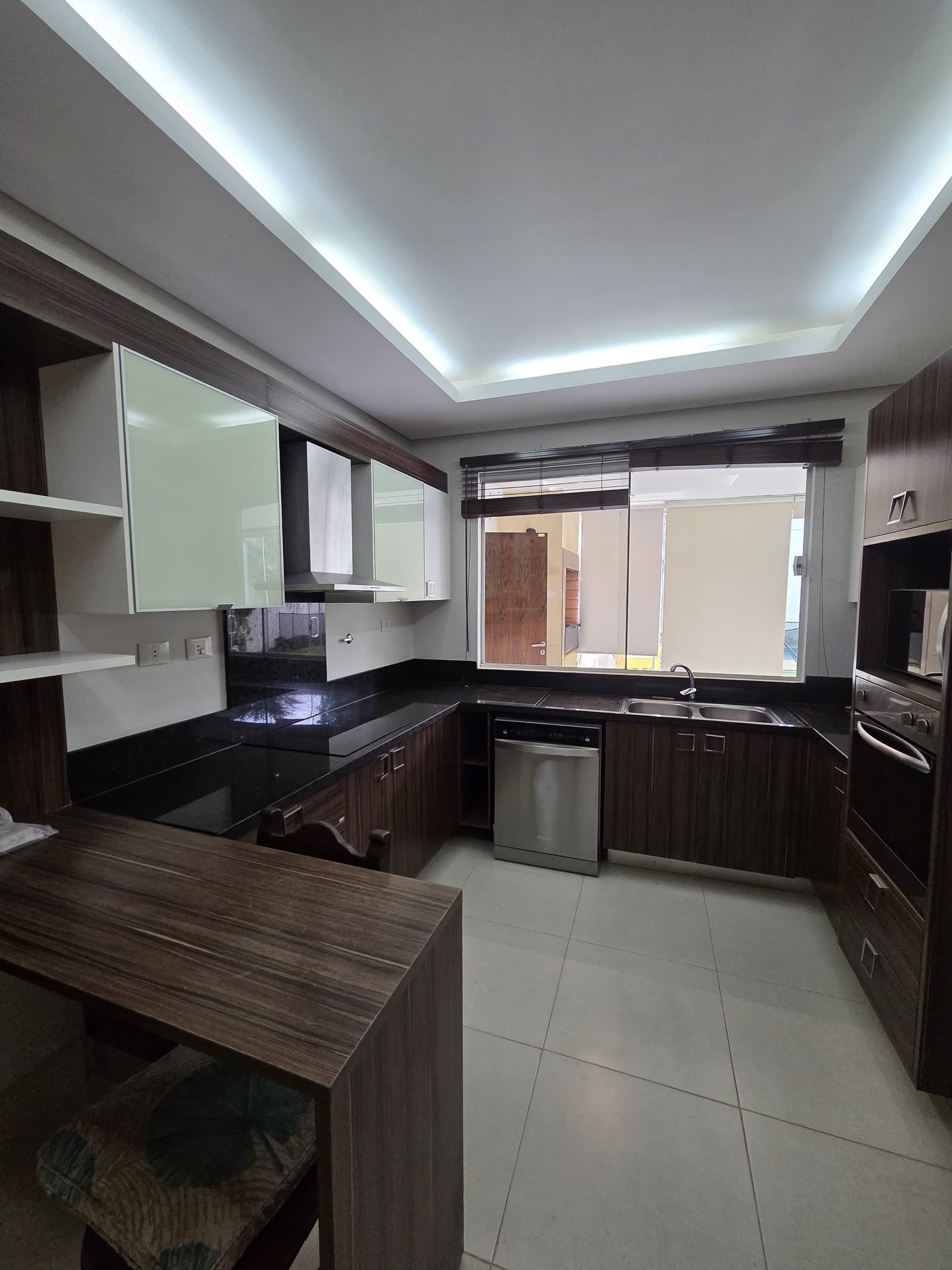 Hermosa Casa Pareada con 3 suites, En Bo.mburucuya, foto 4