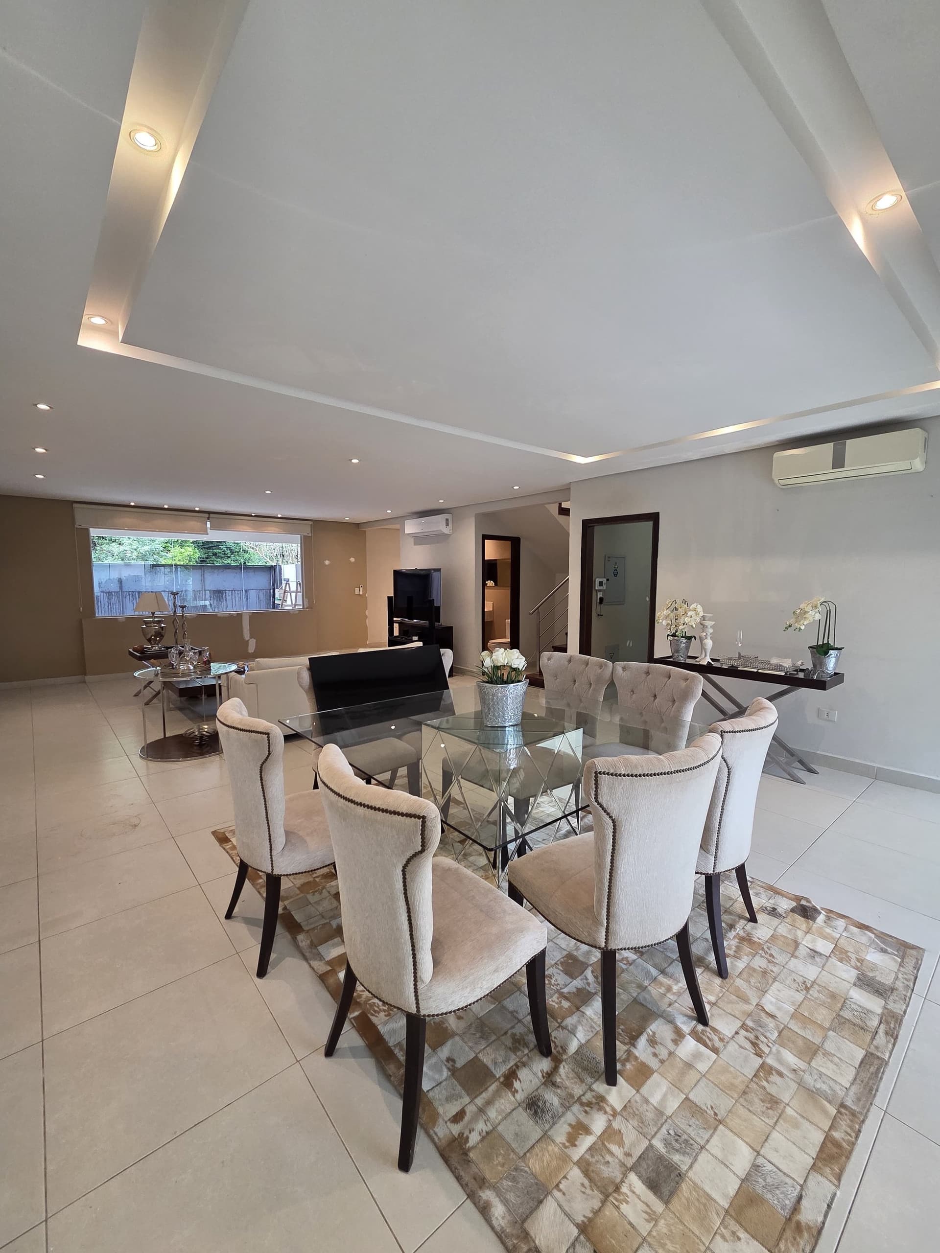 Hermosa Casa Pareada con 3 suites, En Bo.mburucuya, foto 2