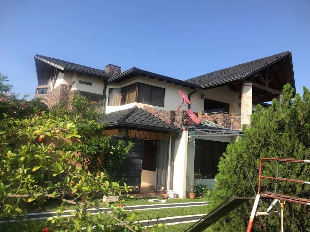 En Venta – Hermosa Casa en Barrio Kennedy, Lambaré, foto 3