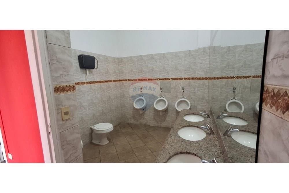loco comercial Fernando de la Mora — foto 2