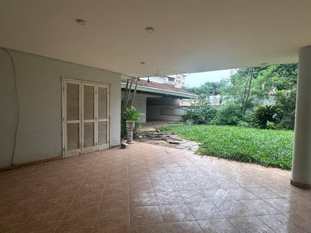 Venta de Casa en esquina Barrio Las Lomas