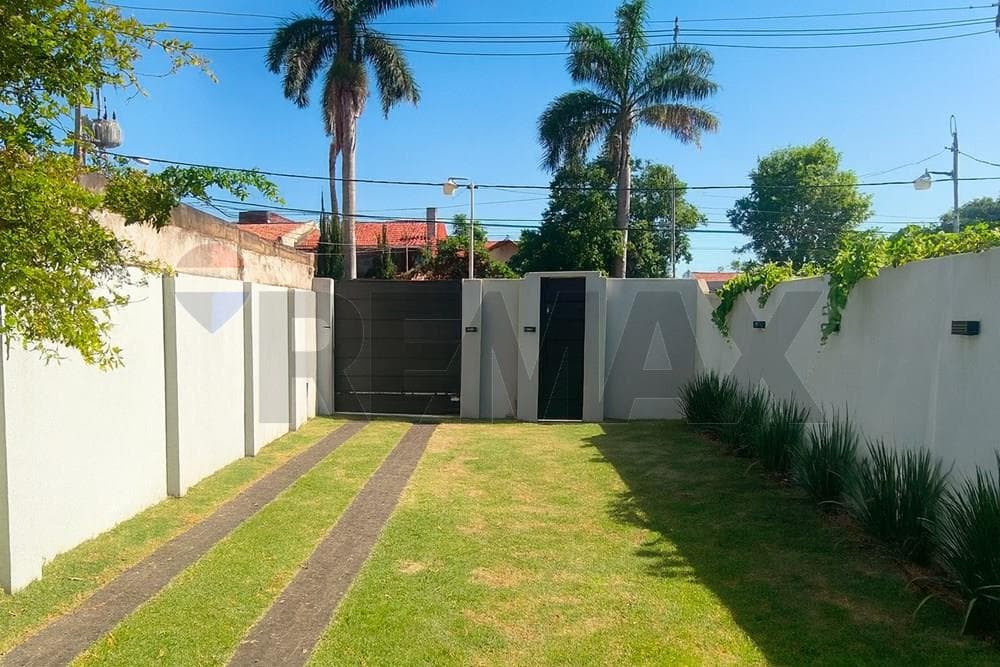 En venta casa de 3 dorm con piscina-Los Laureles, foto 2