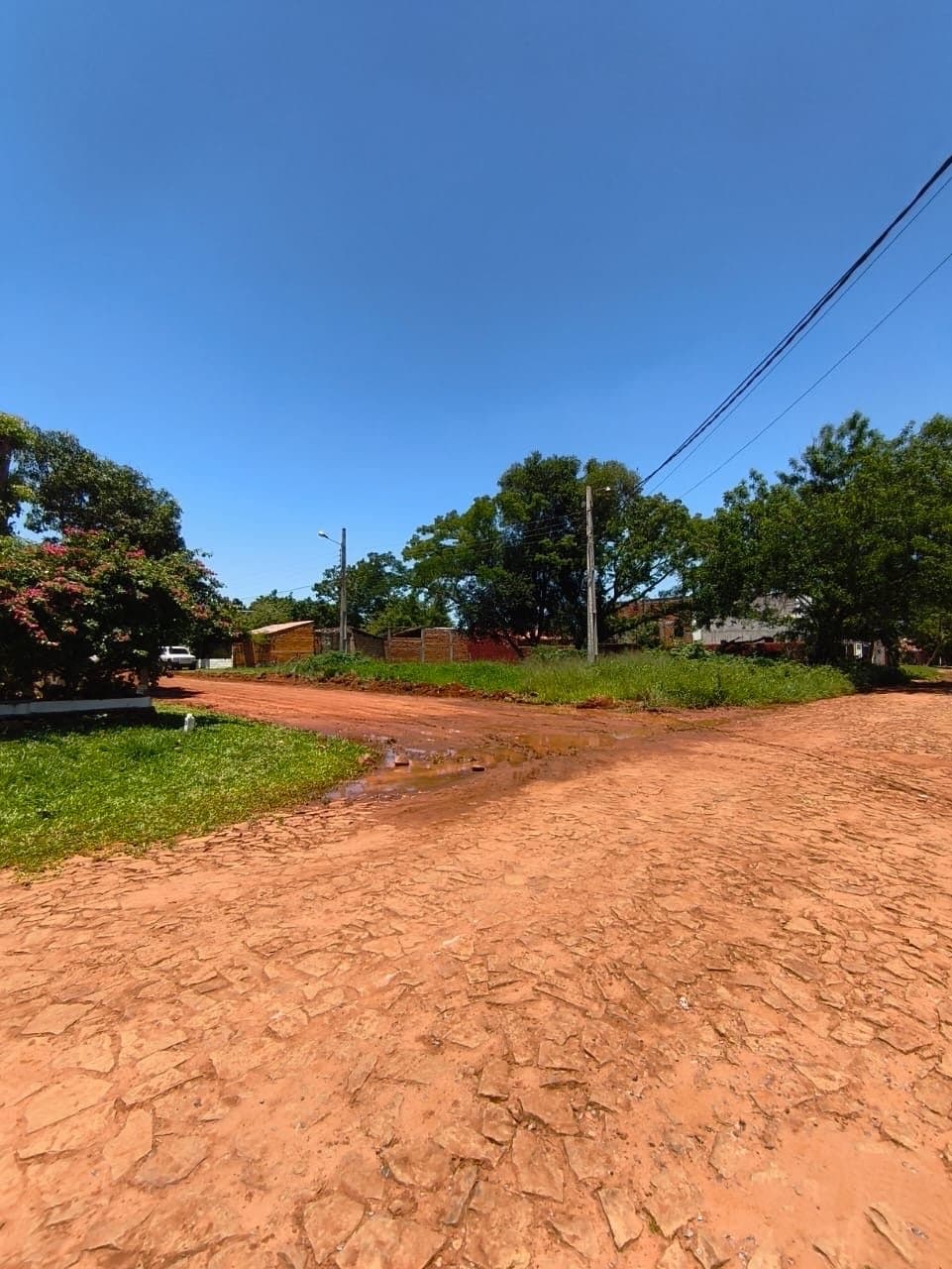 Vendo terreno en oferta en Luque en esquina