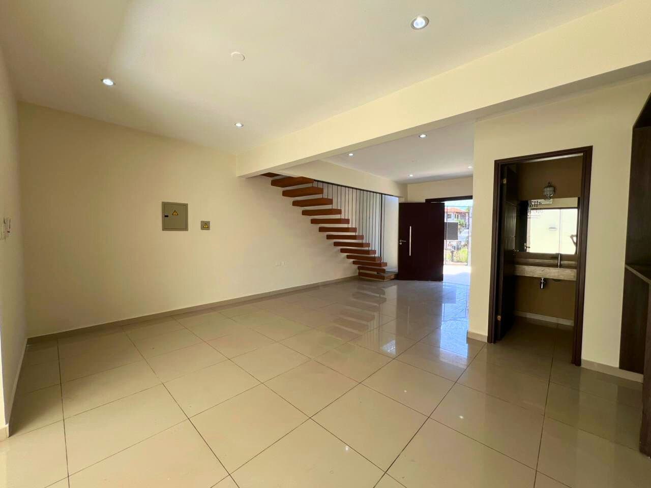 Duplex en esquina en asuncion santa maria, foto 2