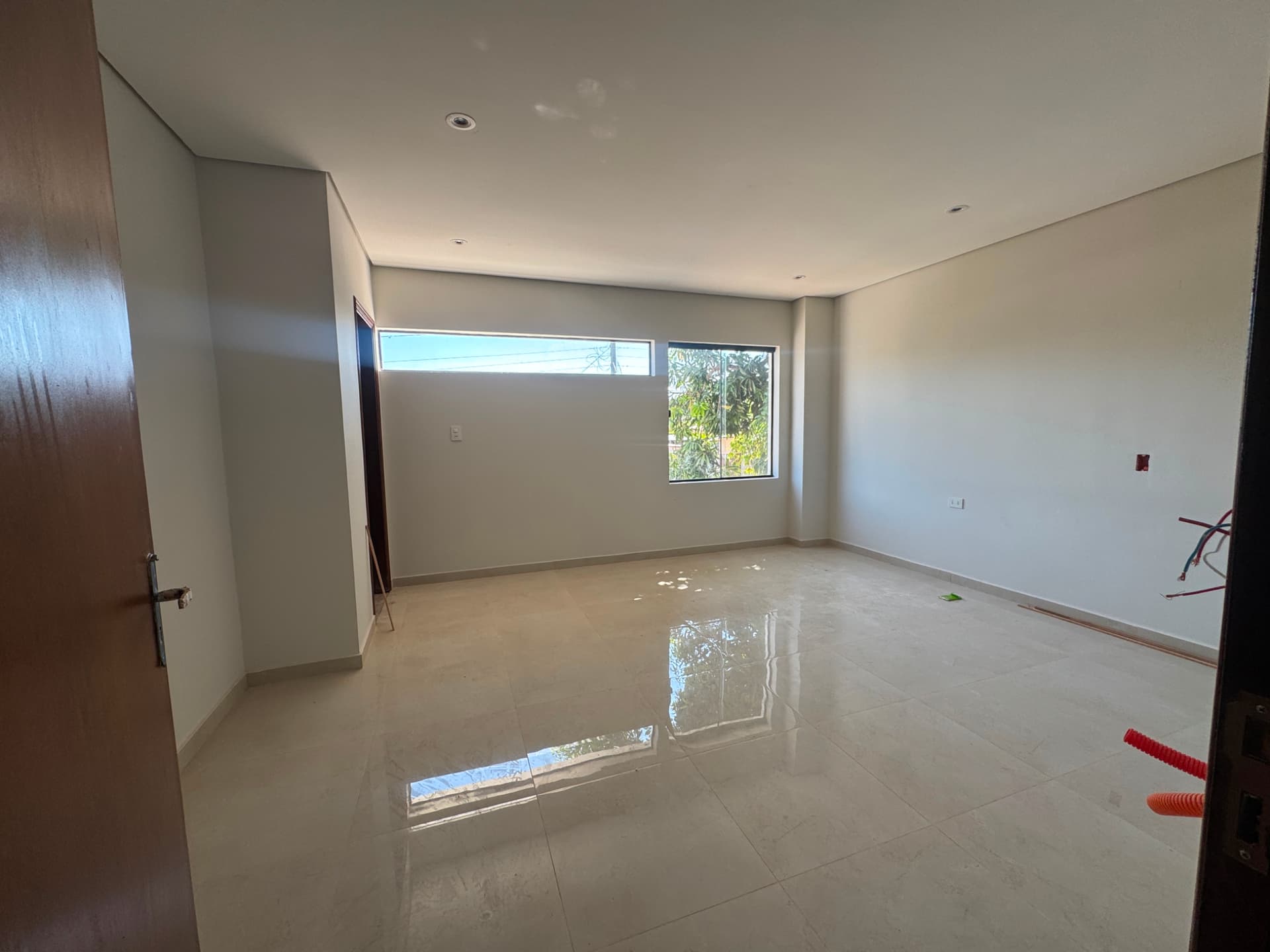 Súper amplio duplex a estrenar en cuarto barrio Luque, foto 5