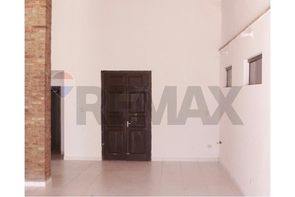Amplio Salon Comercial En Centro Mismo De Caacupe, foto 3