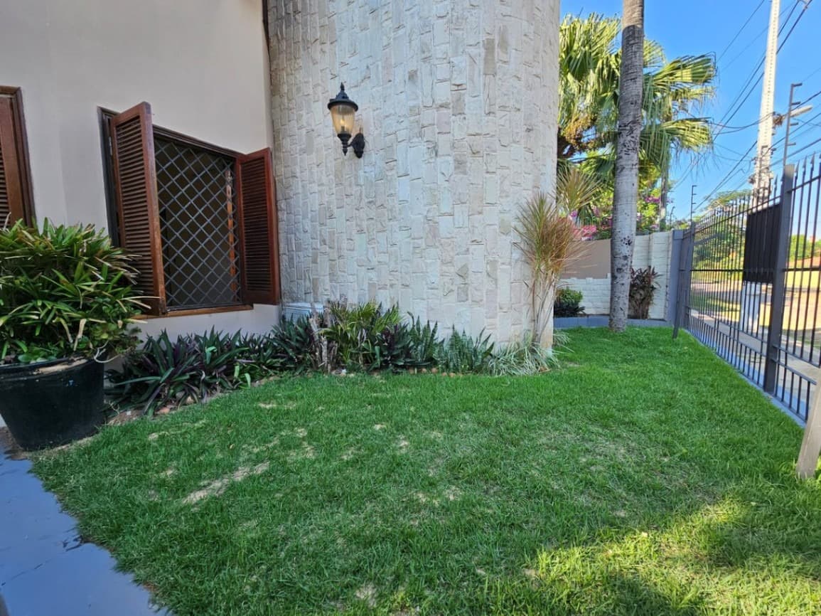 Casa de 4 dormitorios con piscina en Lambaré, barrio kennedy — foto 2