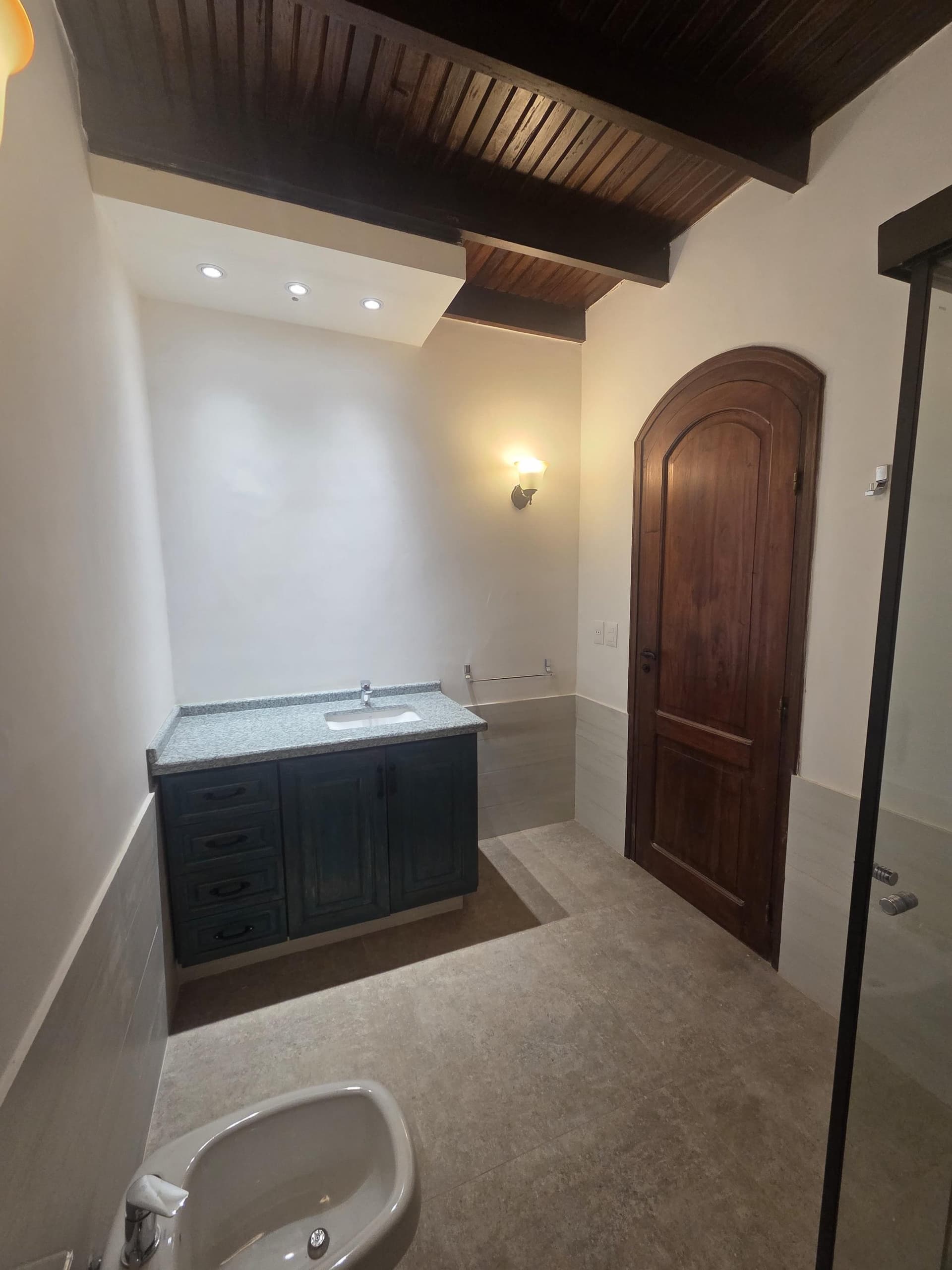 RESIDENCIA ESTILO COLONIAL -A ESTRENAR * 1.800 M2 En Ycua Sati y 4 dormitorios, a pasos del Goethe, foto 3