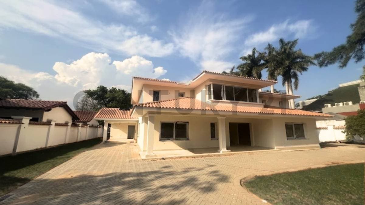 Residencia de Lujo en Barrio Mariscal Estigarribia – Asunción