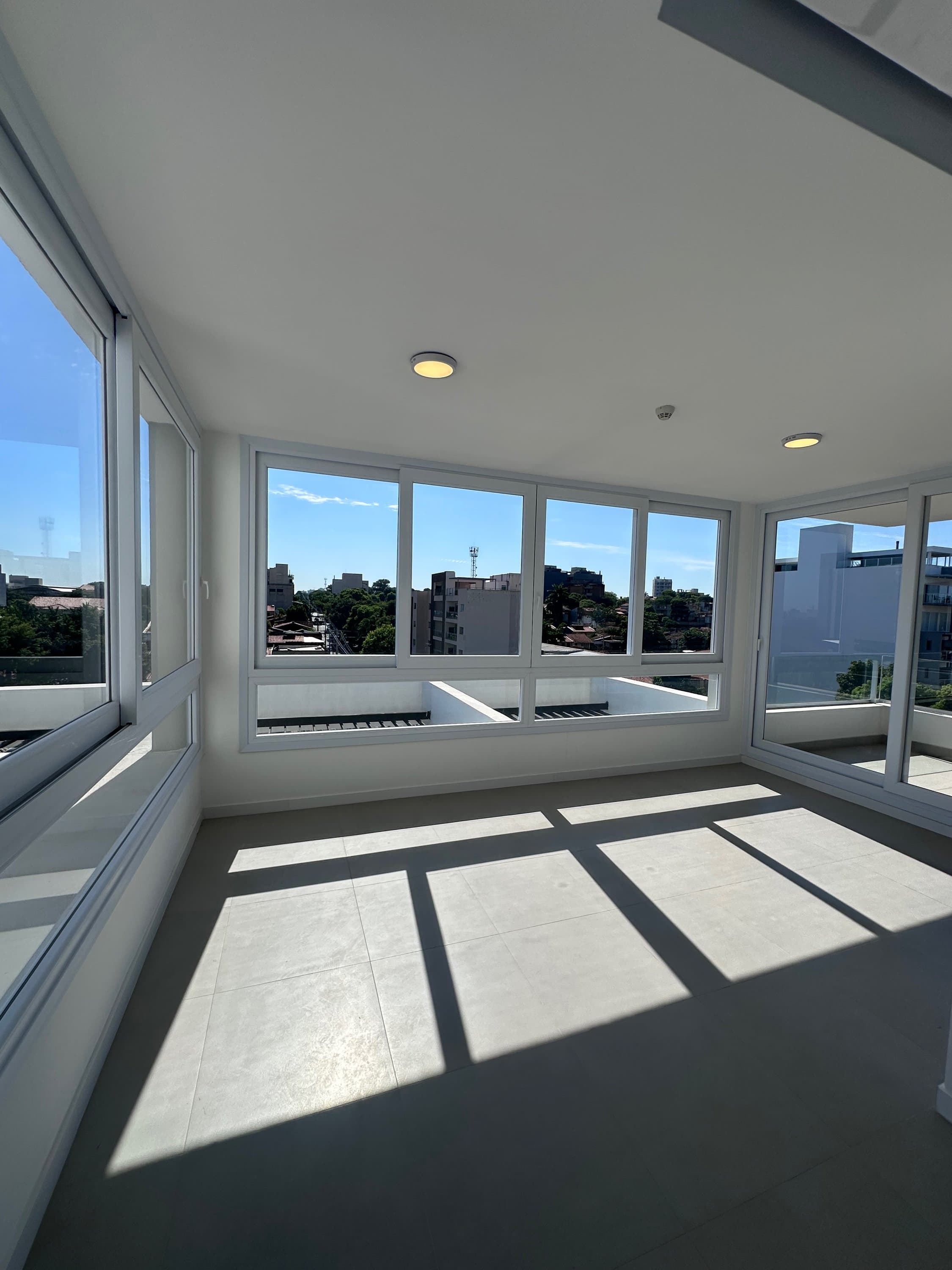 Departamento de dos dormitorios en barrio Jara! Incluye cochera! — foto 2