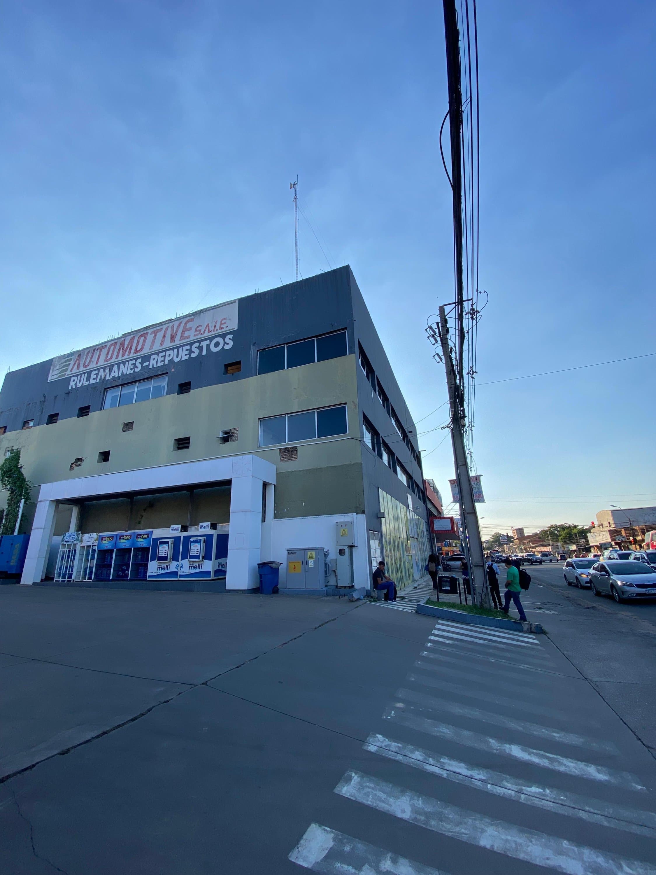 Edificio Corporativo Sobre Av. Jose Felix Estigarribia — foto 3