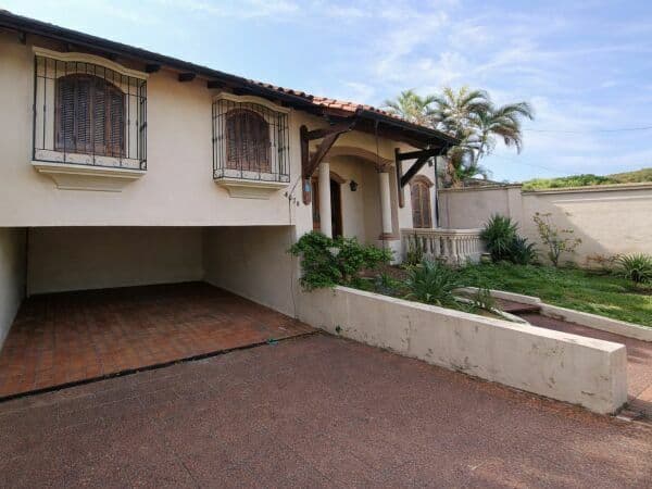Casa amplia con quincho y patio – zona félix bogado, foto 2