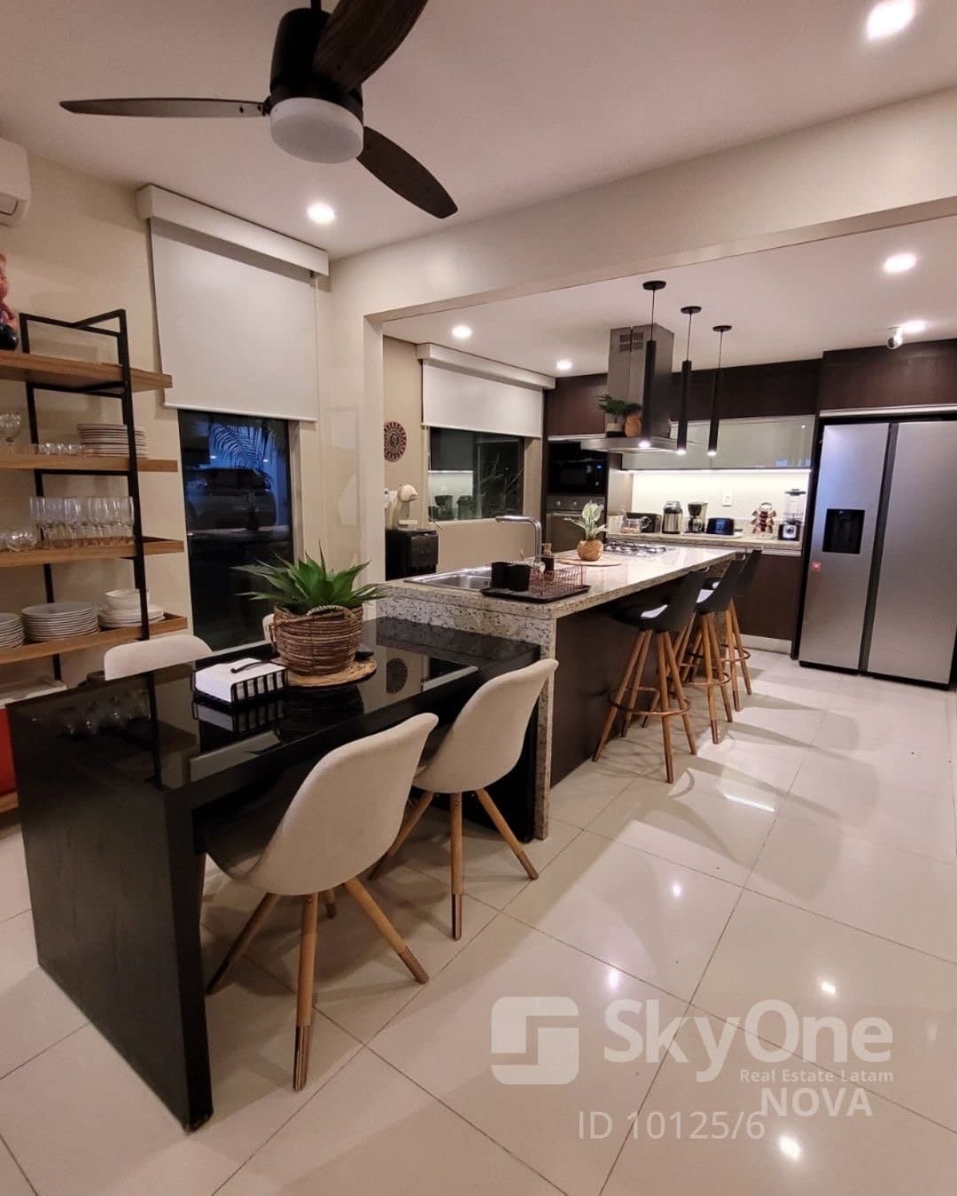 Casa Amoblada De 3 Pisos, foto 4