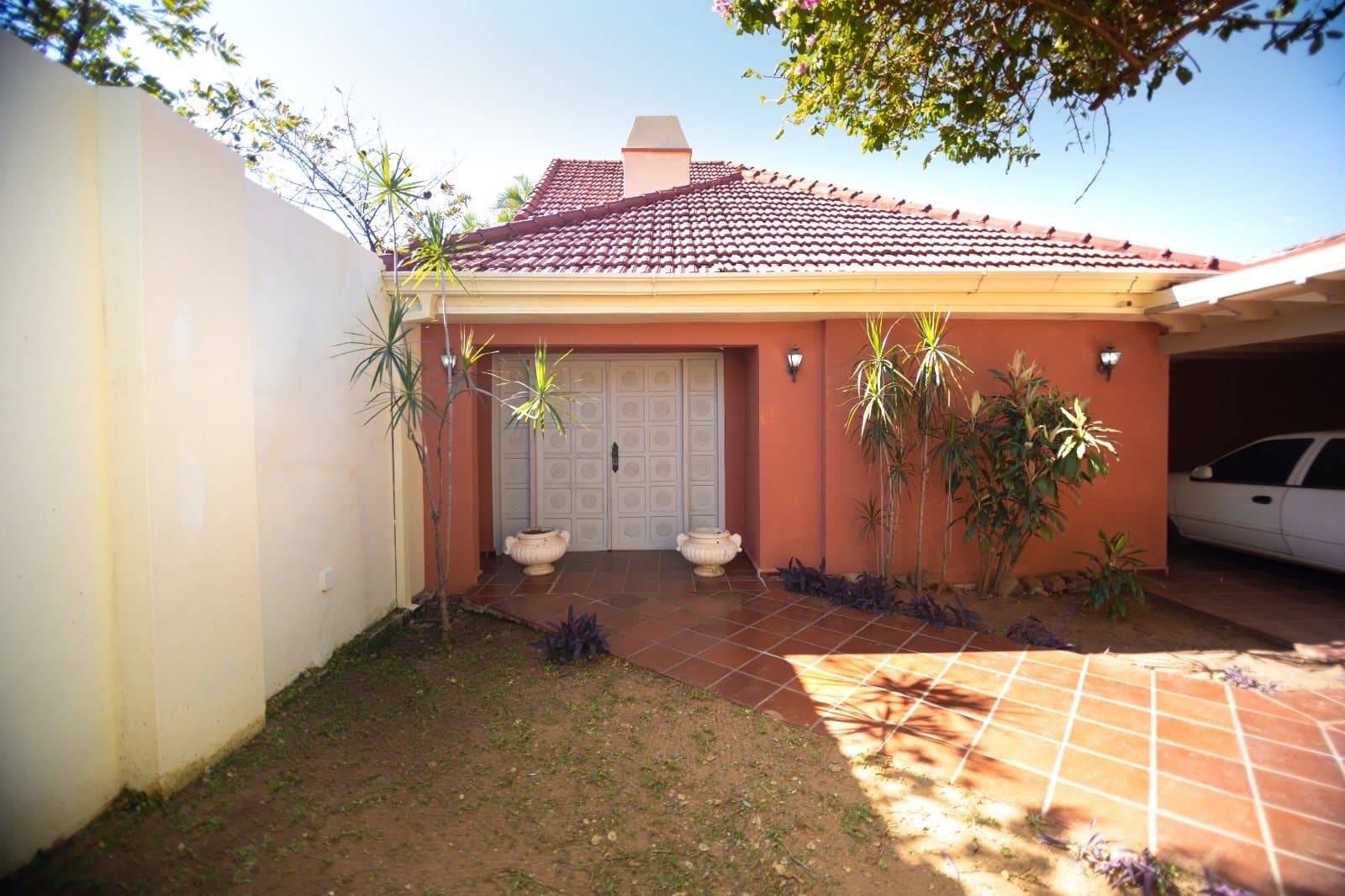 Vendo solida casa a reciclar o remodelar en Bo. Jara