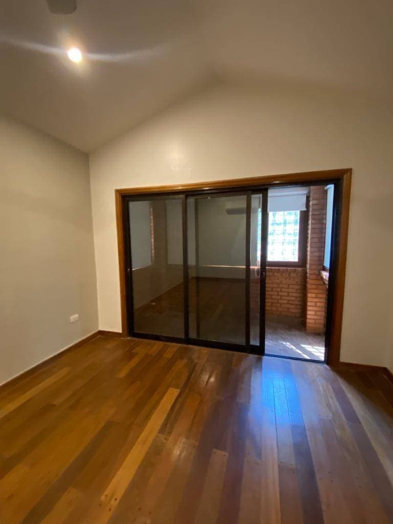 Hermosa casa de 2 pisos y 4 suites en Mburucuya, frente al CPJ, foto 2