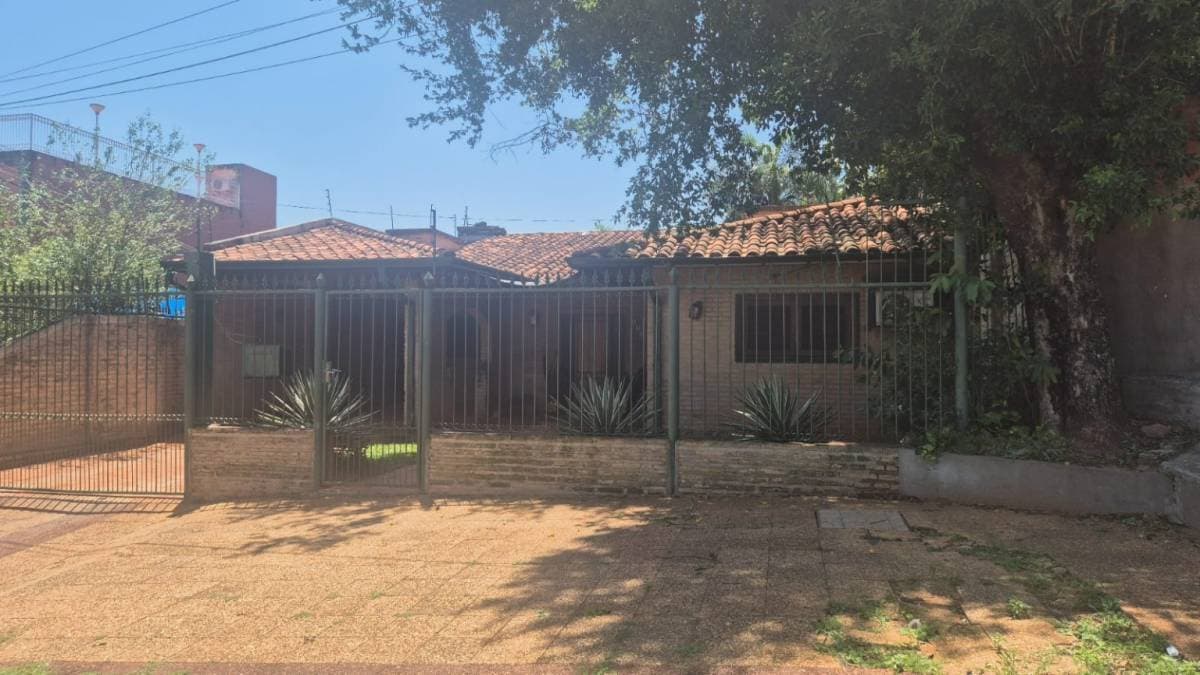 En venta – casa en Villa Elisa