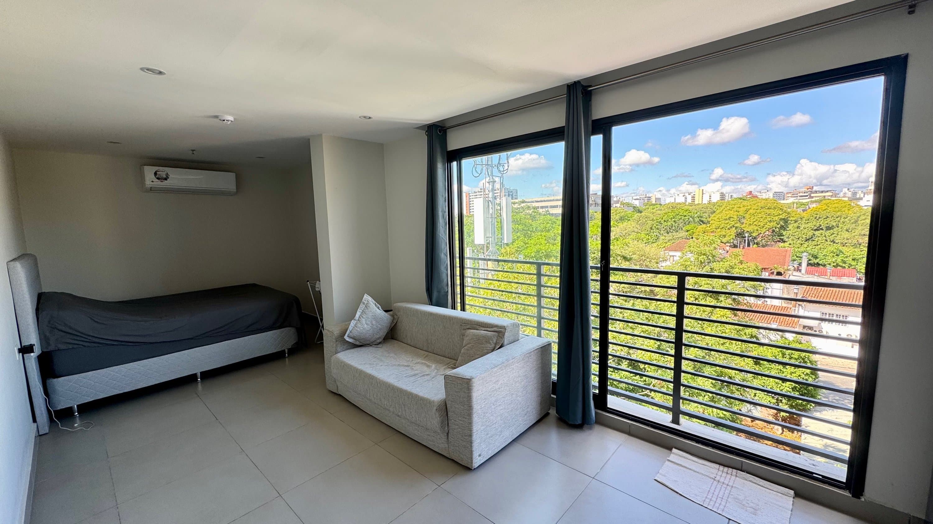 Oferta! Vendo Monoambiente con muebles en Las Mercedes — foto 2