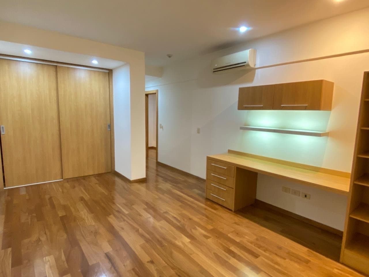 Amplio departamento de 3 habitaciones + 2 cocheras — foto 3