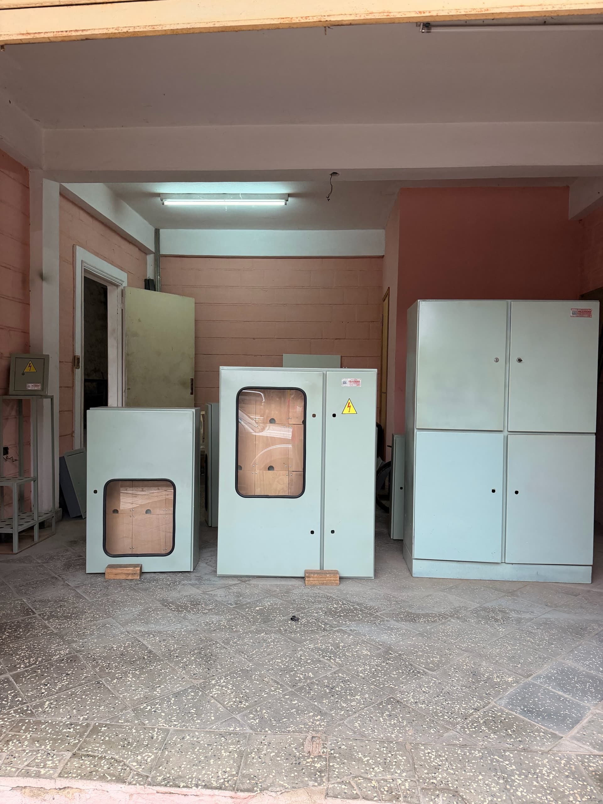 tinglado con oficina, depositos y salones comerciales, foto 2
