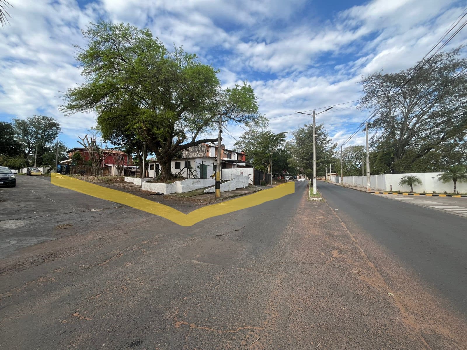 Esquina de 592m2 frente a petropar en Villa Elisa — foto 3