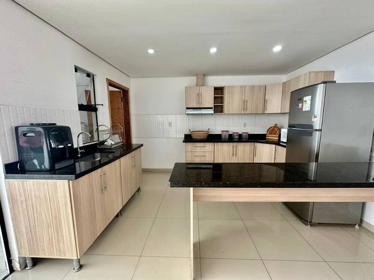Alquilo hermoso y moderno duplex amoblado en mburucuya