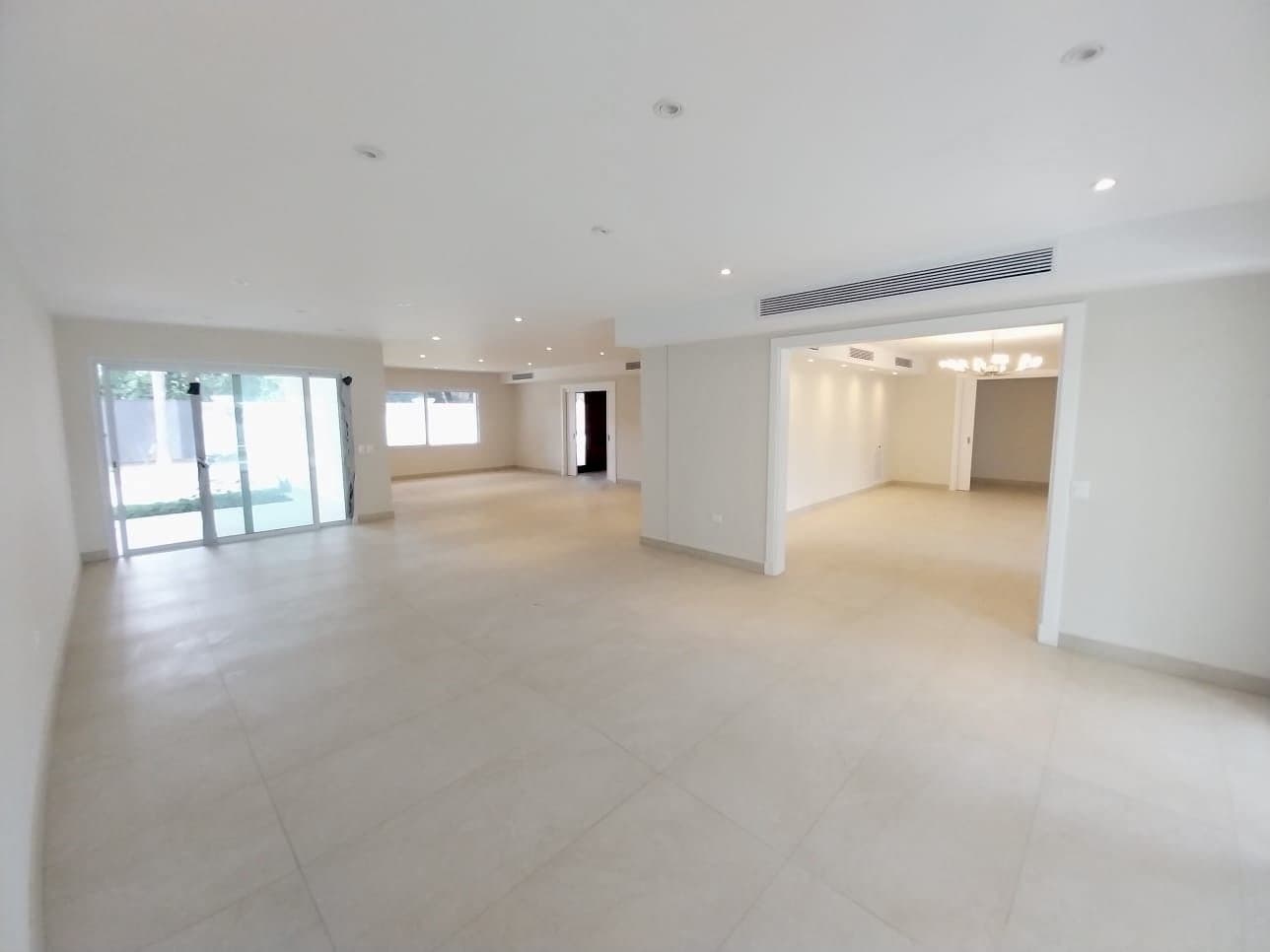 residencia a estrenar de 4 dormitorios en suite zona Mariscal Estigarribia — foto 2
