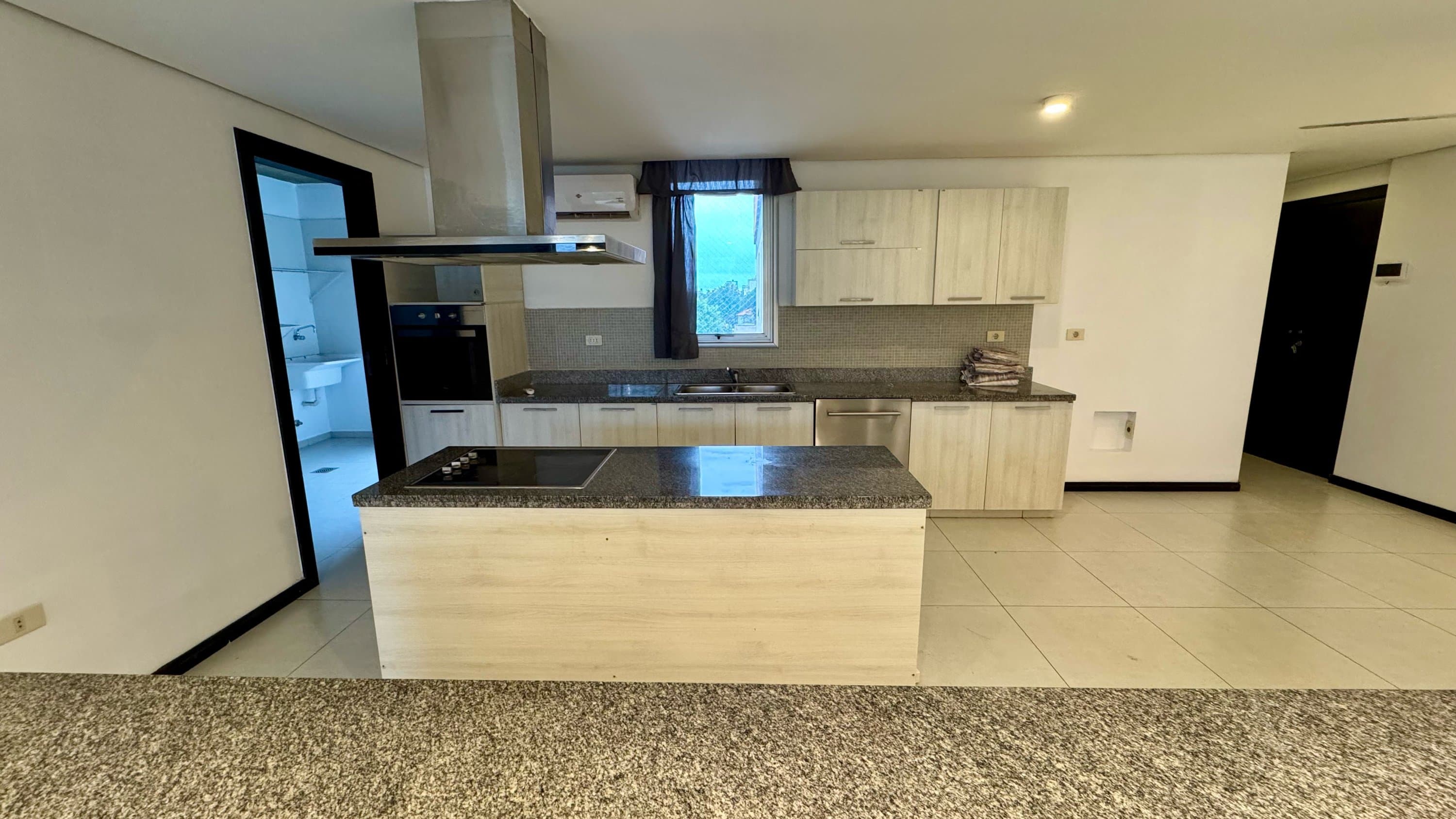 amplio departemento de 2 dormitorios en suite, zona IPS — foto 1
