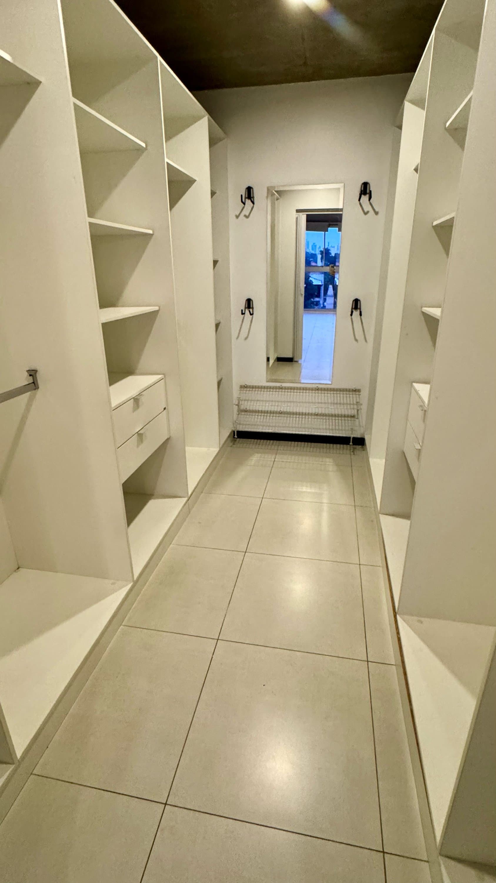 amplio departemento de 2 dormitorios en suite, zona IPS — foto 3