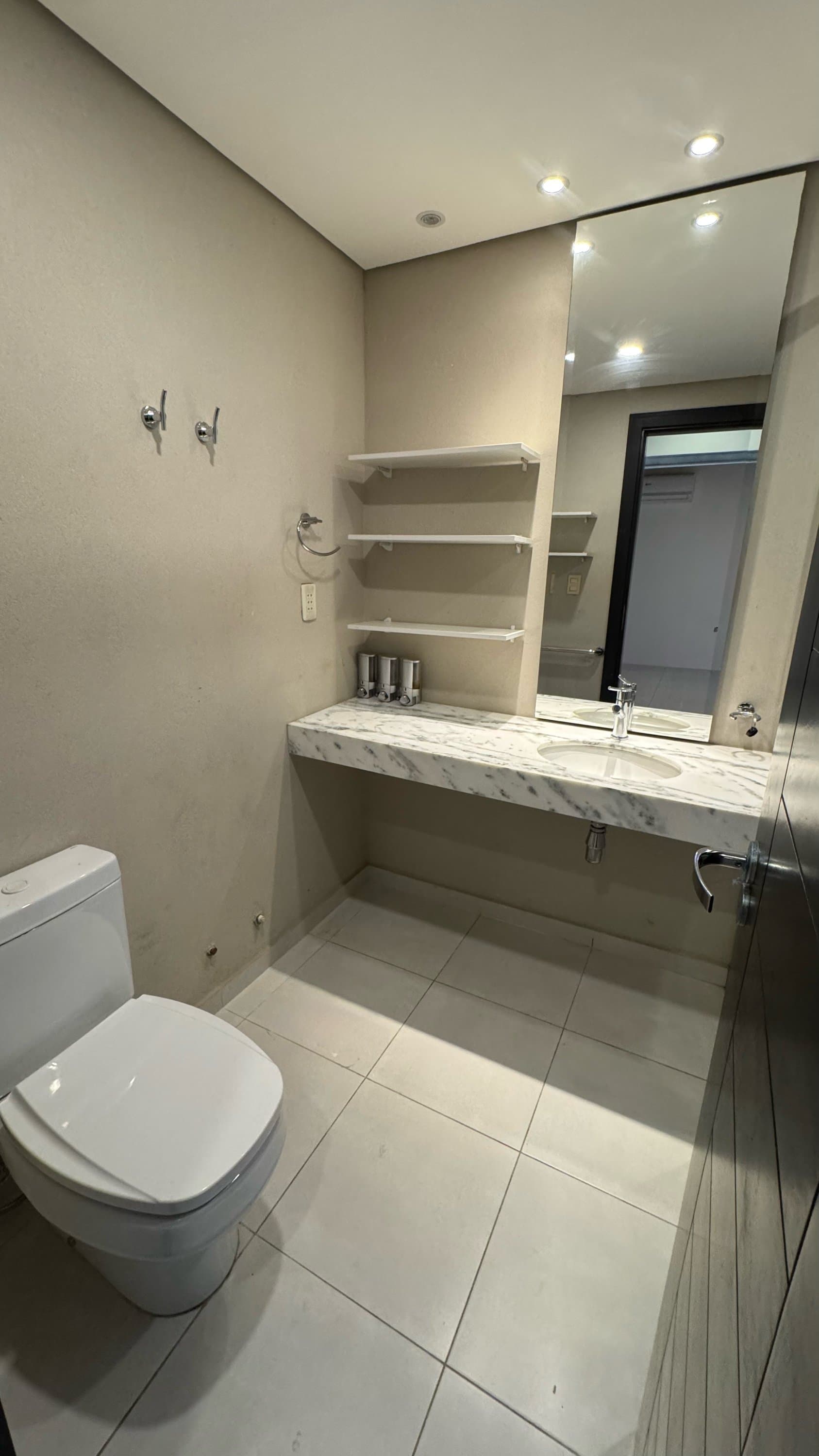 amplio departemento de 2 dormitorios en suite, zona IPS — foto 4