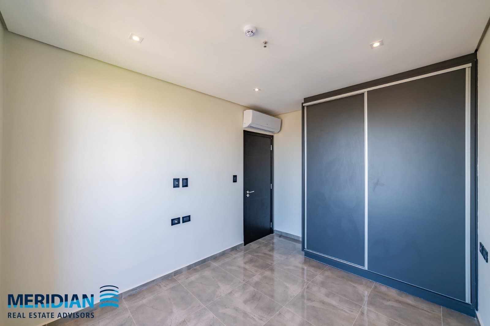 Amplio departamento de 1 habitación en venta zona Av.Molas Lopez, foto 5